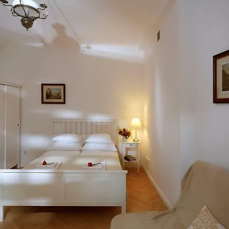 Mariensztat / Old Town Place For Apartment