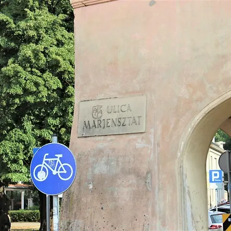 Mariensztat / Old Town Place For Apartman *
